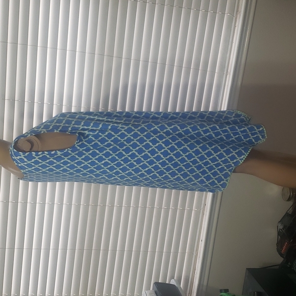 Crown and Ivy m assymetrical slip on diamond pattern etched pompom hem sleeveles - Picture 5 of 8